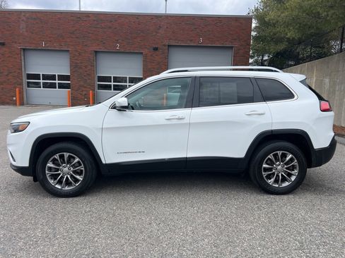 Used 2019 Jeep Cherokee Latitude Plus w/ Cold Weather Group image 2