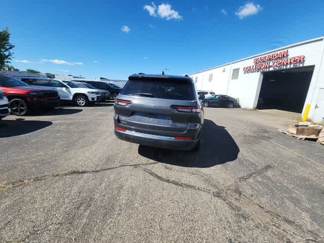 Used 2023 Jeep Grand Cherokee L Limited AWD/4WD image 16
