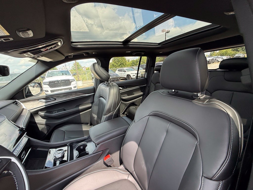 New 2027 Jeep Grand Cherokee Limited AWD/4WD image 12