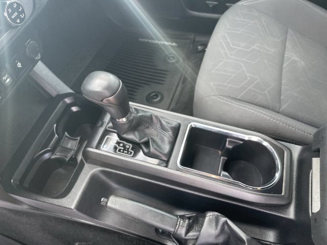 Used 2018 Toyota Tacoma TRD Off-Road AWD/4WD image 17