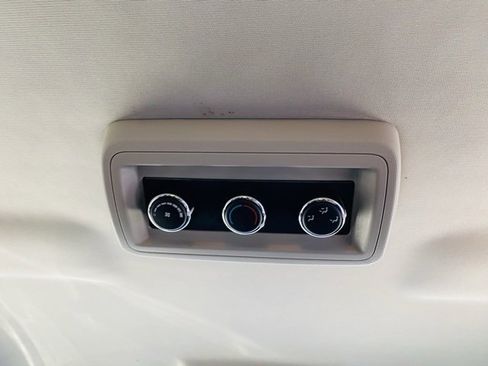 Used 2019 Dodge Journey SE image 17