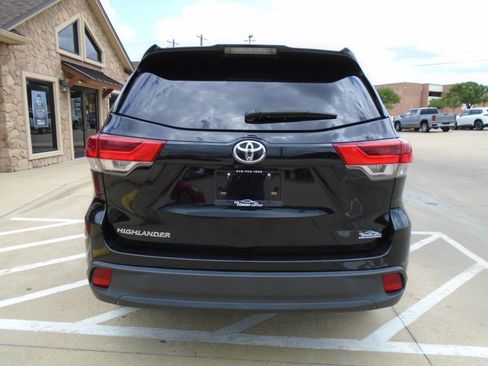 Used 2019 Toyota Highlander LE image 6