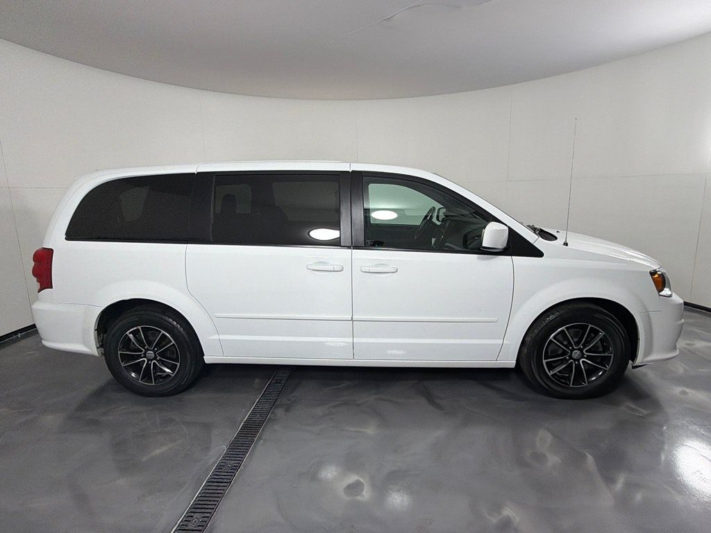 Used 2015 Dodge Grand Caravan SXT FWD image 4