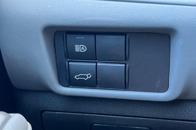 Used 2021 Toyota Highlander LE FWD image 32
