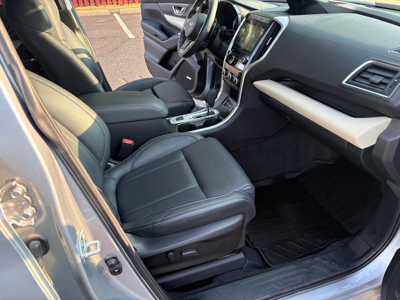 Used 2022 Subaru Ascent Limited w/ Technology Package AWD/4WD image 11