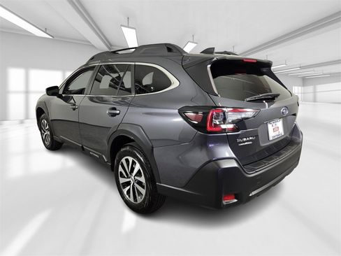 Certified 2025 Subaru Outback Premium image 4