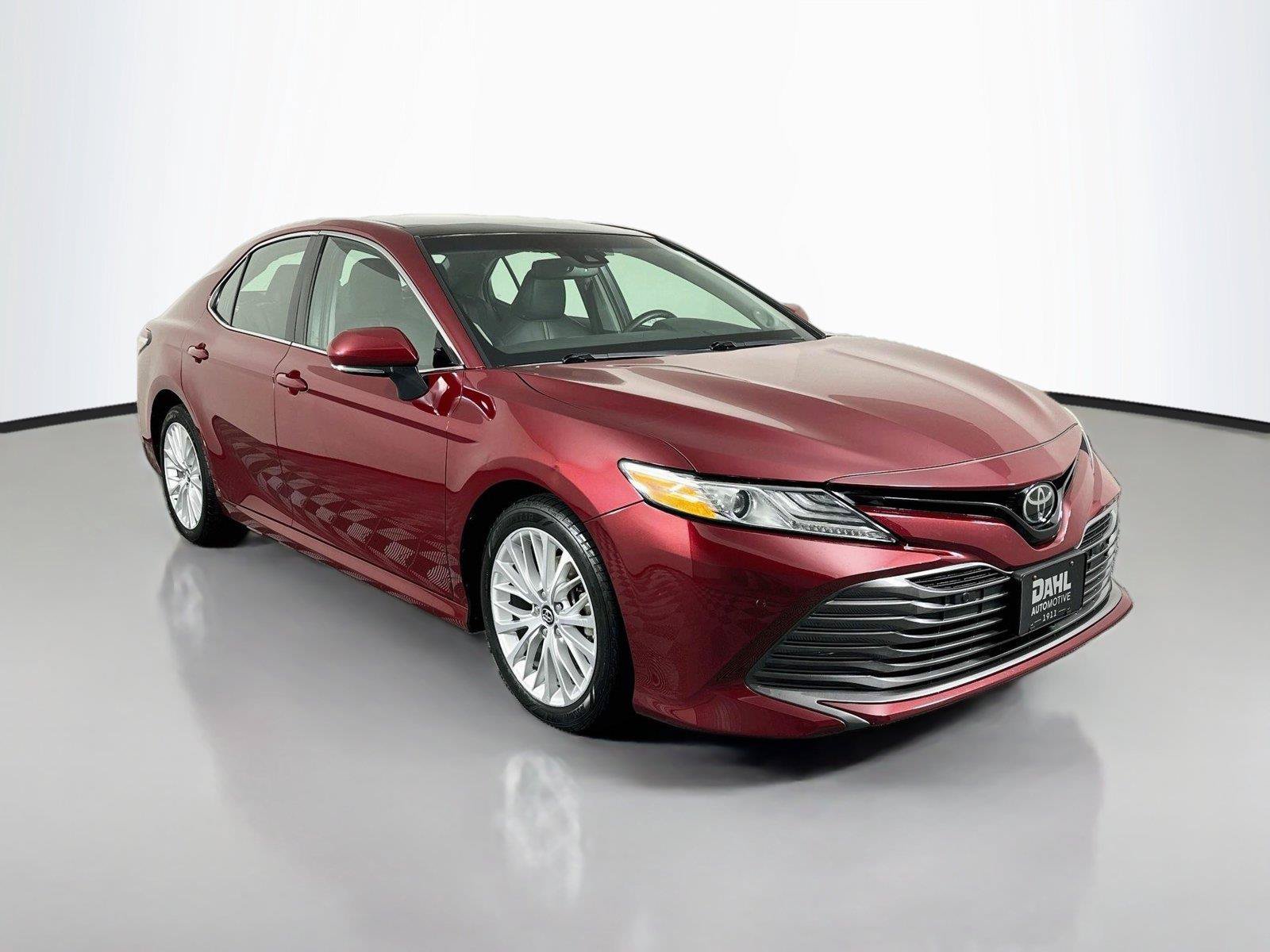 Used 2018 Toyota Camry XLE FWD image 1