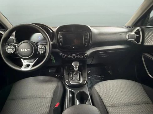 Used 2023 Kia Soul LX w/ LX Technology Package FWD image 9