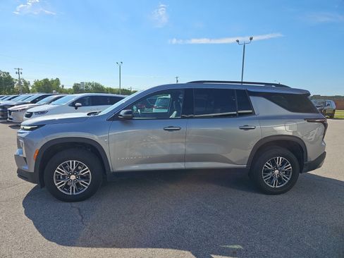 Used 2026 Chevrolet Traverse LT AWD/4WD image 4
