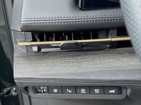 Used 2024 Nissan Ariya AWD image 10