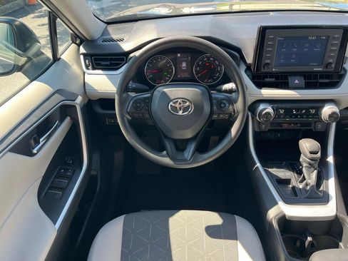 Used 2022 Toyota RAV4 XLE w/ Carpet Mat Package (TMS) image 24