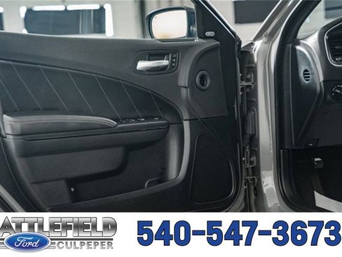 Used 2017 Dodge Charger SXT w/ AWD Plus Group image 38