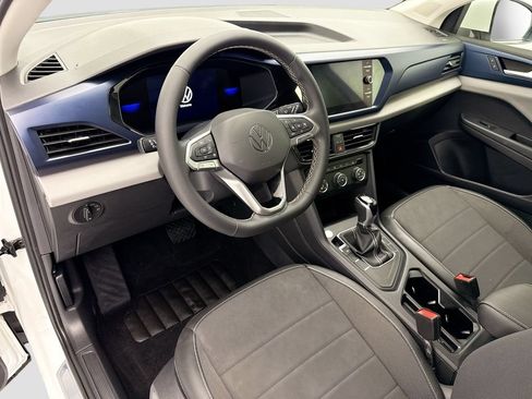 Certified 2022 Volkswagen Taos SE FWD image 9