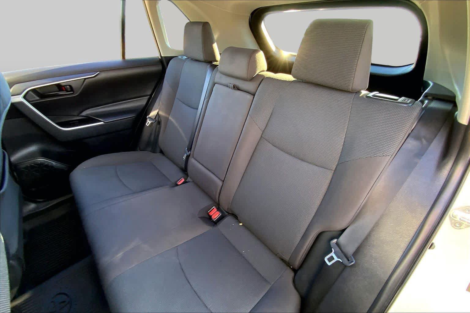 Used 2021 Toyota RAV4 LE FWD image 20