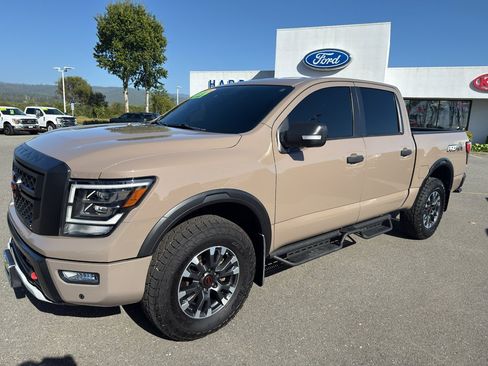 Used 2023 Nissan Titan PRO-4X w/ Pro-4x Convenience Package AWD/4WD image 24