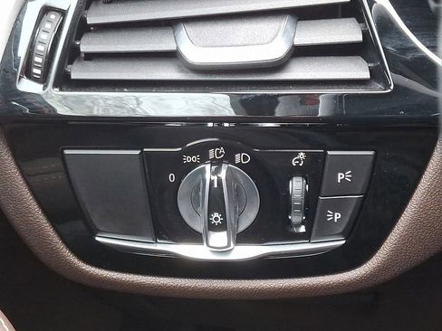 Used 2022 BMW 540i xDrive w/ Executive Package image 25