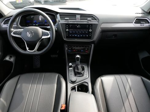 Certified 2024 Volkswagen Tiguan SE AWD/4WD image 10
