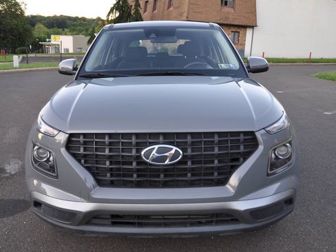Used 2022 Hyundai Venue SE FWD image 3