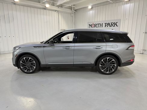 Used 2022 Lincoln Aviator Reserve w/ Equipment Group 201A image 2