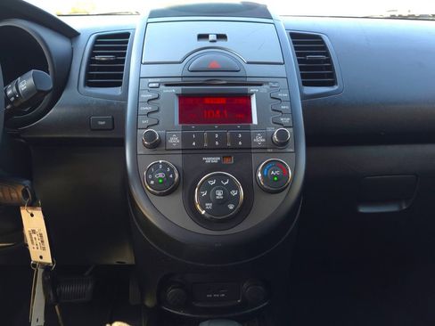 Used 2011 Kia Soul + w/ Audio Pkg image 22