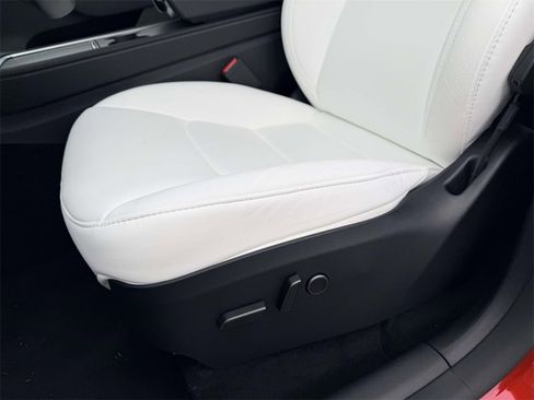 Used 2024 Tesla Model Y Long Range image 17