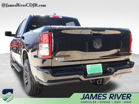 Used 2022 RAM 1500 Big Horn AWD/4WD image 3