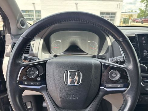 Used 2019 Honda Pilot Touring image 17