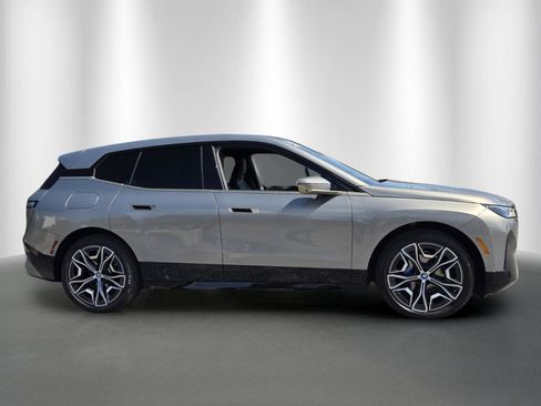 Used 2024 BMW iX xDrive50 w/ Premium Package AWD/4WD image 8