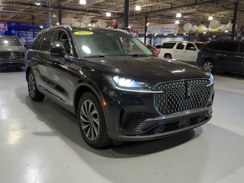 Used 2025 Lincoln Aviator AWD image 5