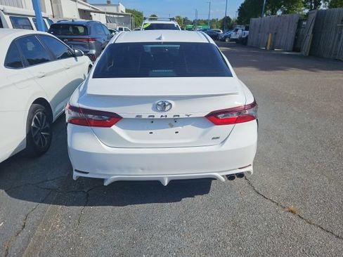 Used 2021 Toyota Camry SE FWD image 5