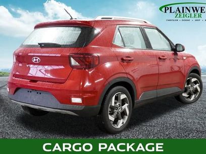 Used 2023 Hyundai Venue Limited w/ Cargo Package