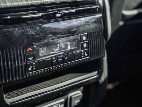 Used 2022 Jeep Wagoneer Series III image 32