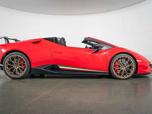 Used 2018 Lamborghini Huracan Performante AWD/4WD image 9