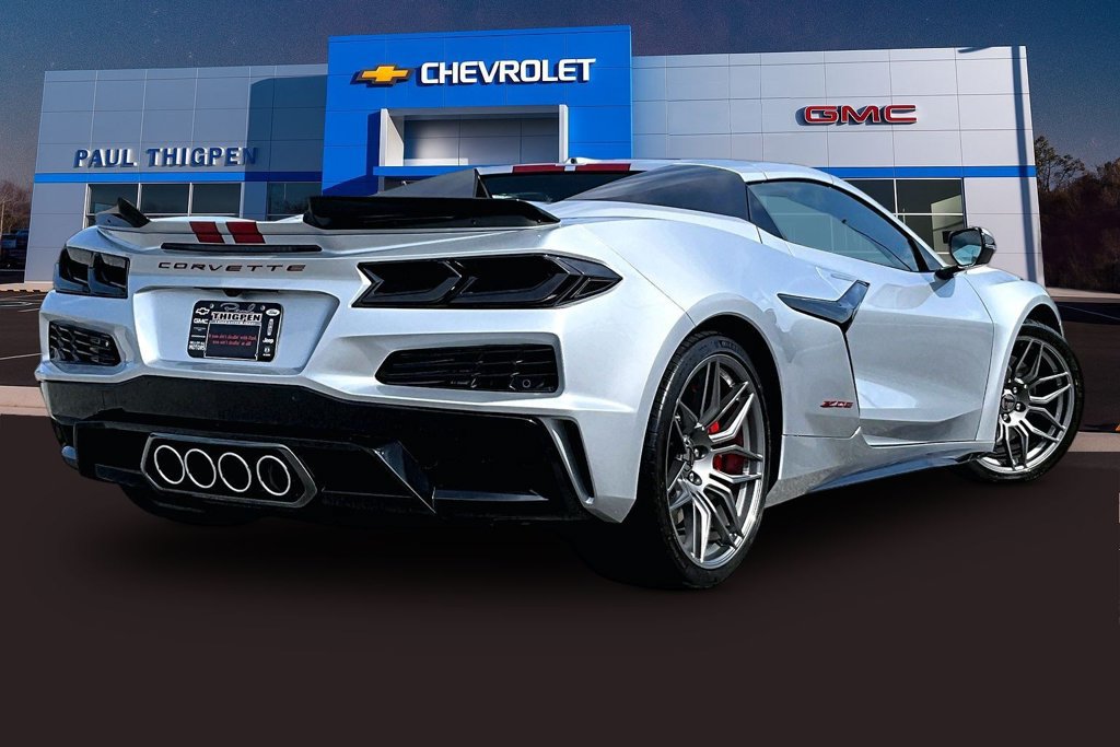 Used 2026 Chevrolet Corvette Z06 RWD image 7