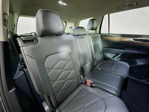 Used 2024 Volkswagen Atlas SE image 26