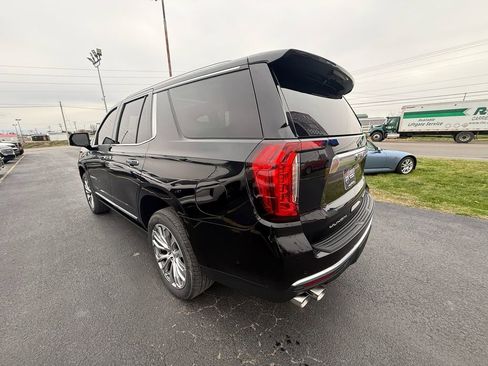 Used 2023 GMC Yukon Denali w/ Denali Reserve Package image 6