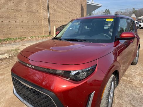 Used 2025 Kia Soul LX w/ LX Technology Package image 3