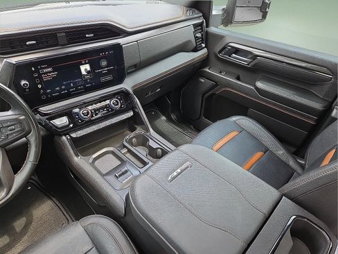 Used 2025 GMC Sierra 2500 AT4 w/ AT4 Premium Plus Package AWD/4WD image 9