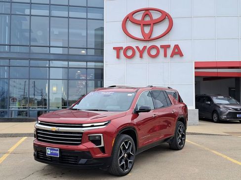 Used 2025 Chevrolet Traverse High Country w/ LPO, Floor Liner Package image 1