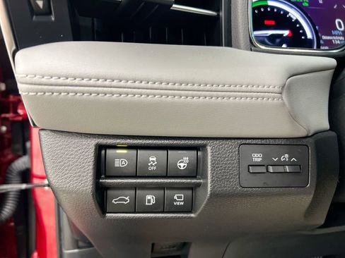 Used 2022 Toyota Avalon Limited w/ Advanced Safety Package image 19