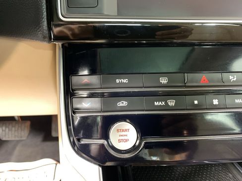 Used 2017 Jaguar XE Prestige image 18