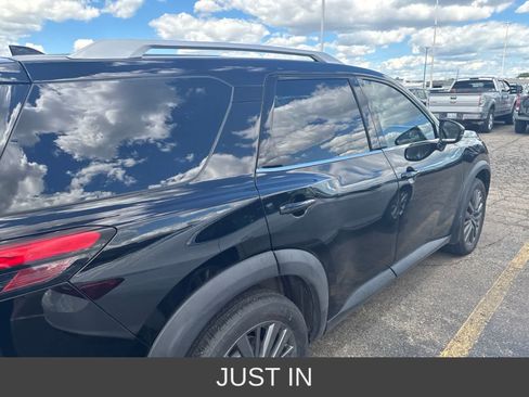 Used 2022 Nissan Pathfinder SL AWD/4WD image 27