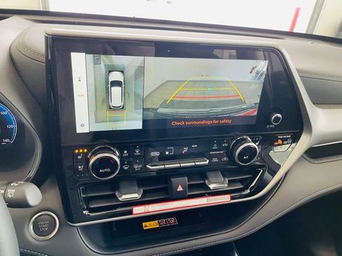 New 2026 Toyota Highlander Platinum image 23