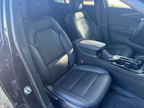 Used 2025 Buick Envista Sport Touring image 36