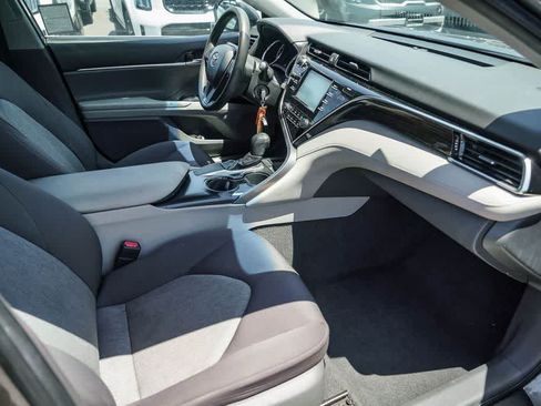 Used 2018 Toyota Camry LE FWD image 15