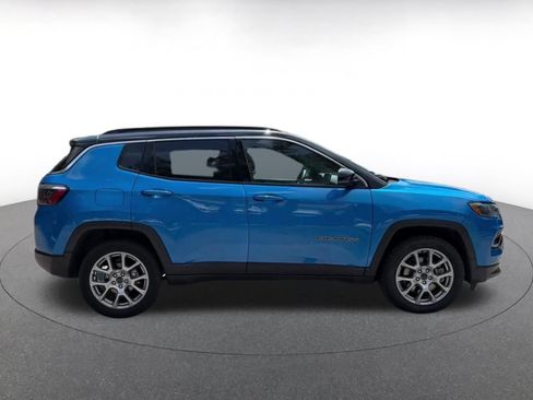 Used 2025 Jeep Compass Limited AWD/4WD image 15