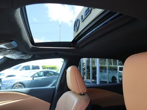 Used 2023 Lexus RX 350h image 28