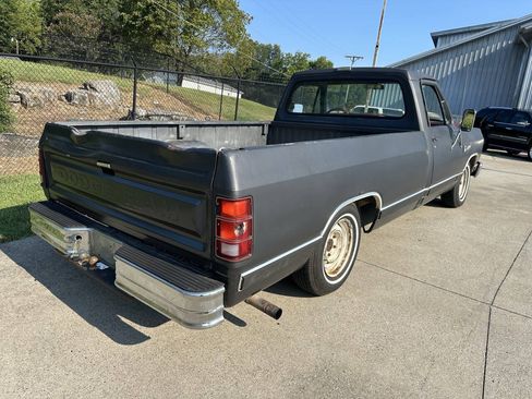 Used 1987 Dodge D/W Truck 100 RWD image 5