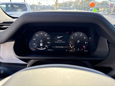 Used 2025 Land Rover Defender 110 S image 20