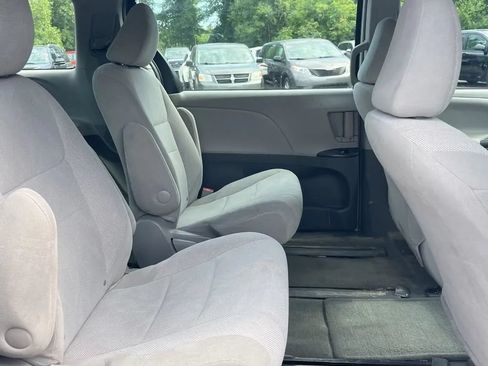 Used 2017 Toyota Sienna L FWD image 11